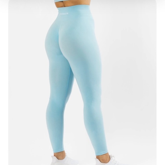 Alphalete Amplify SMALL - TRADE ONLY - Picture 2 of 11